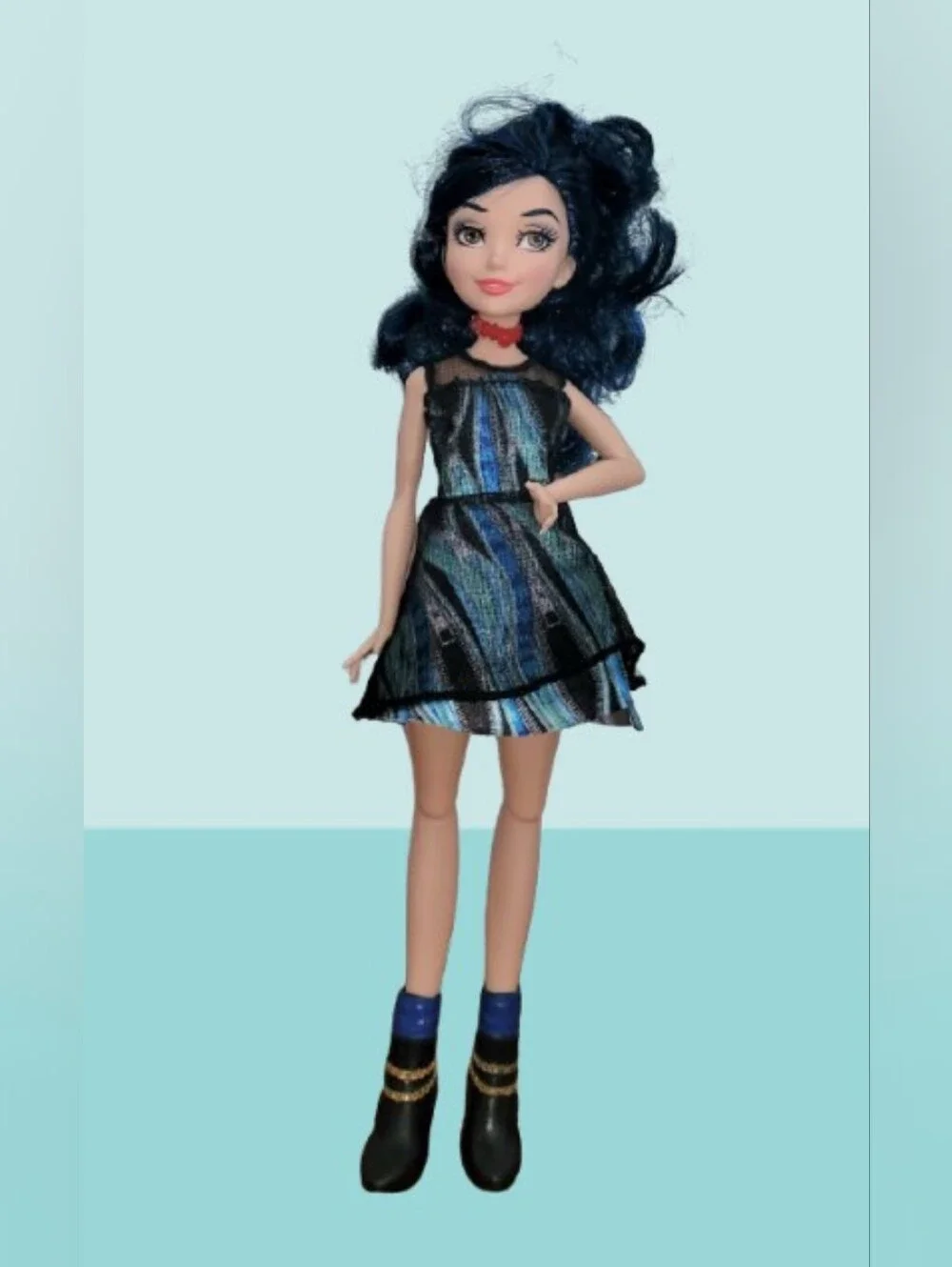 EVIE DESCENDANTS DOLL, BOOTS, DRESS - DISNEY, CHOKER NECKLACE